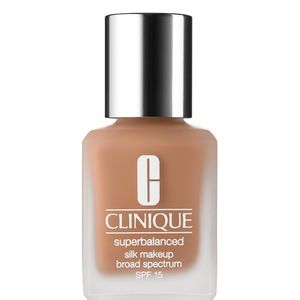 NIB Clinique Superbalanced silk Makeup SPF 15